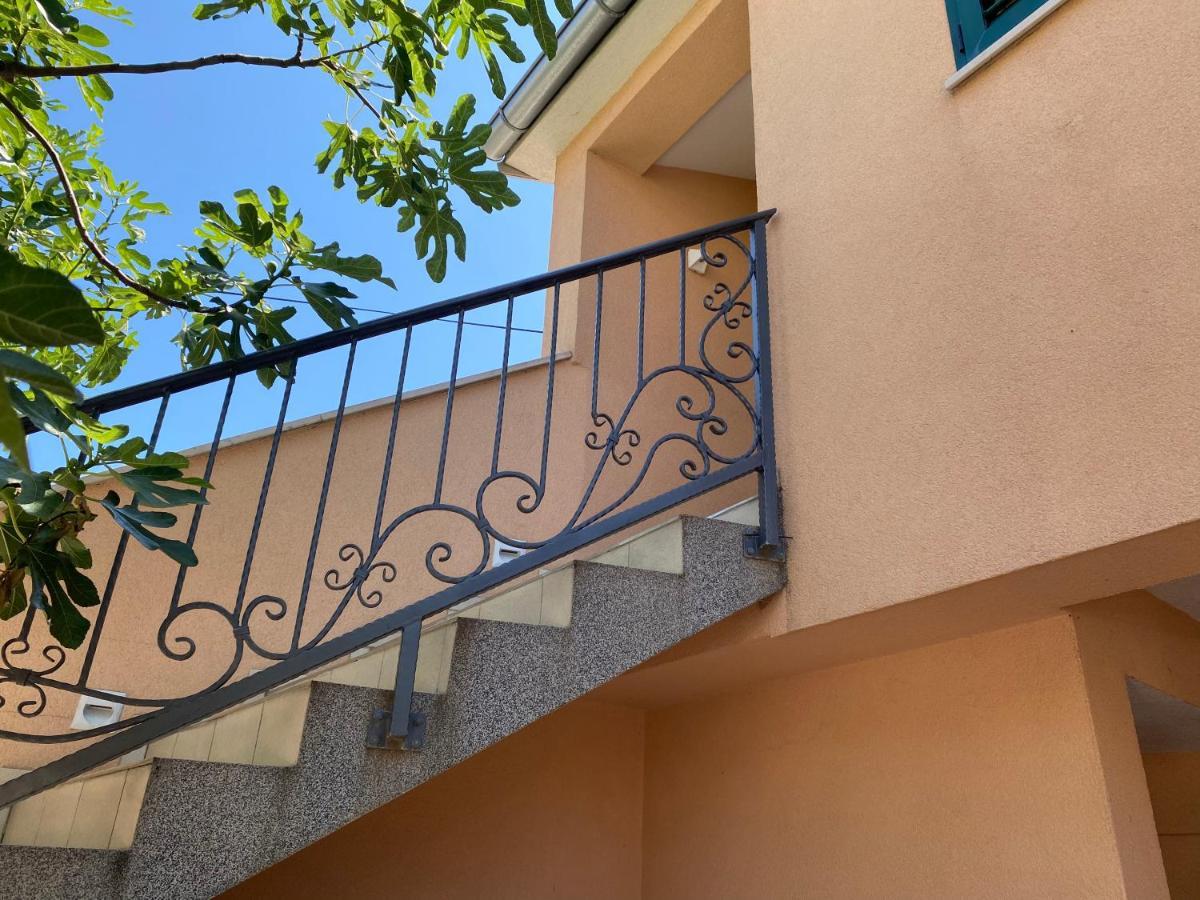 Guest House Lorenta Водице Экстерьер фото